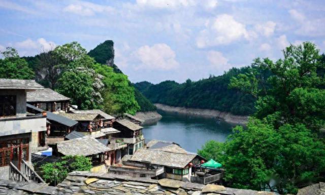 旅游攻略|学生免票大人半价！这个神仙地方山水如画、古镇成群、地道民族风