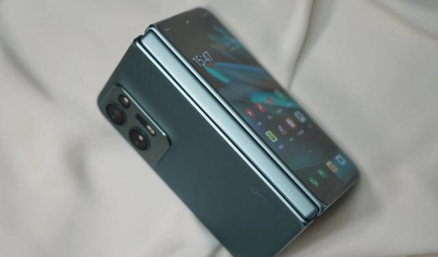 一加科技|曾首销拿下双冠军!E6双屏+哈苏影像,售价7999元仍供不应求