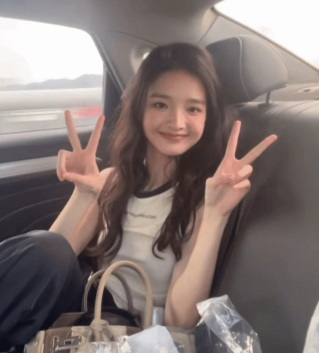 王思聪|王思聪女友正面照曝光,00后比王思聪小15岁,长相清纯很稚嫩