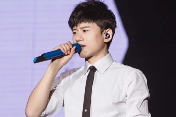 张杰广州演唱会互动遭重点关注，涉嫌不当用语，引发负面风波