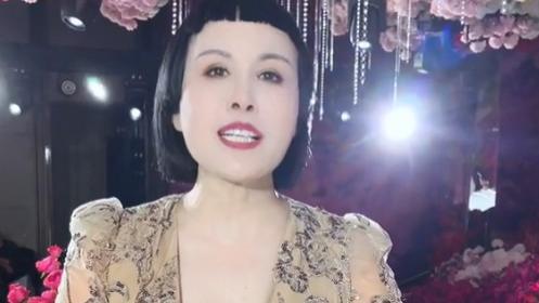 刘亦菲|掉价！金龟子脚踩厚底鞋现身，为网红主持婚礼，被指要钱不要脸