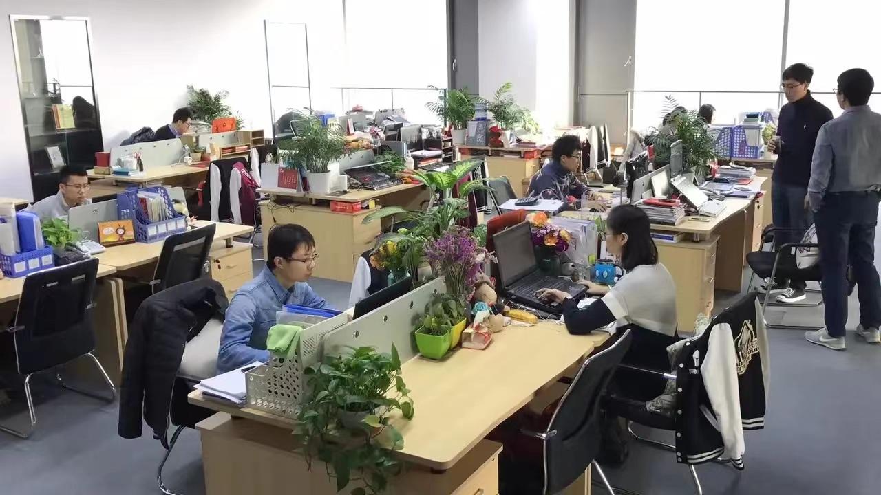女孩|我，面试一个女生，准备30万录用她，不料发现她简历造假，放弃了