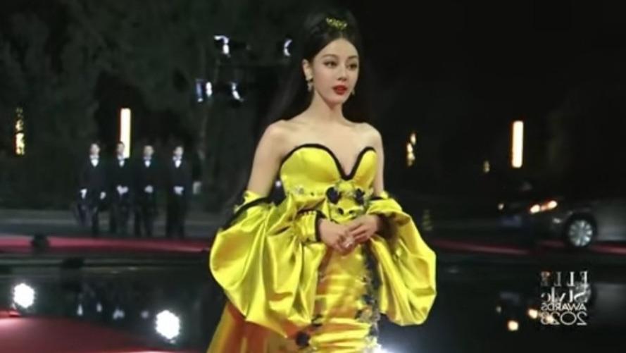 ELLE风尚大典红毯：热巴造型被指模仿，娜扎全场最佳，杨紫礼服逊色