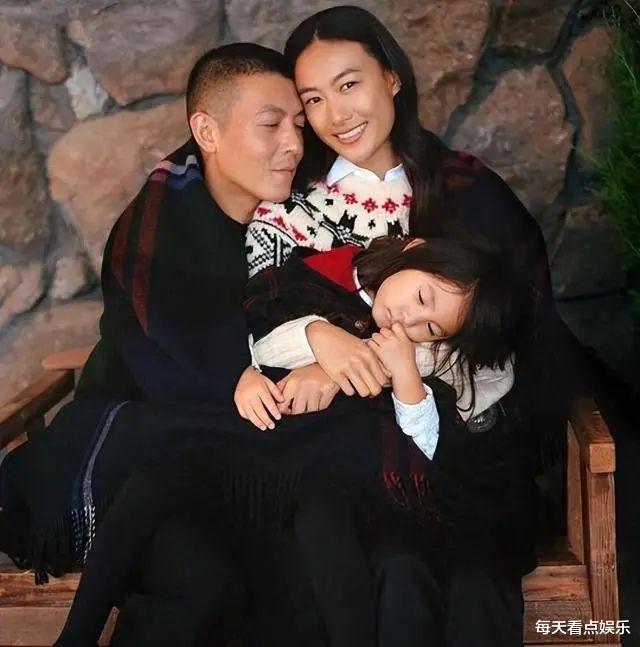 陈冠希与华谊董事长老婆,在日本街头激情拥吻,一石激起千层浪