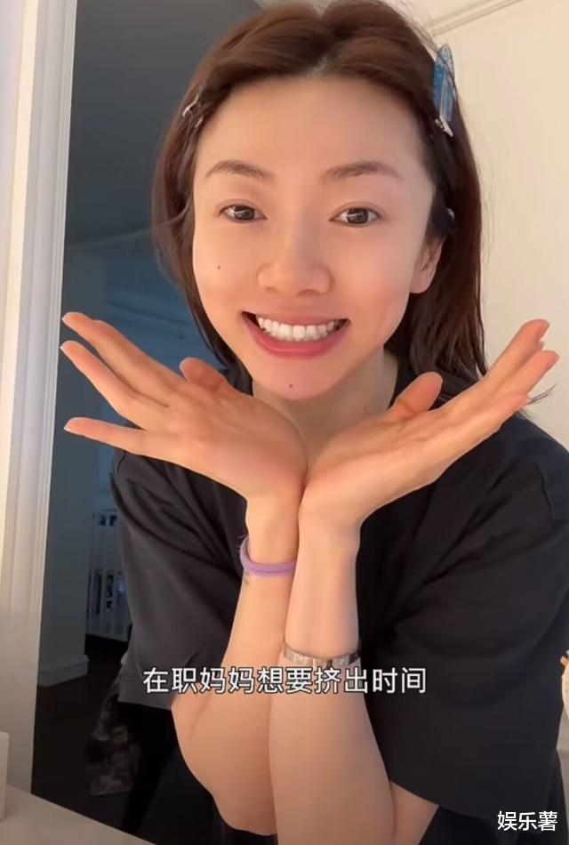 程晓玥晒带娃日常，小公主穿800元T恤精灵可爱，一日六餐吃母乳