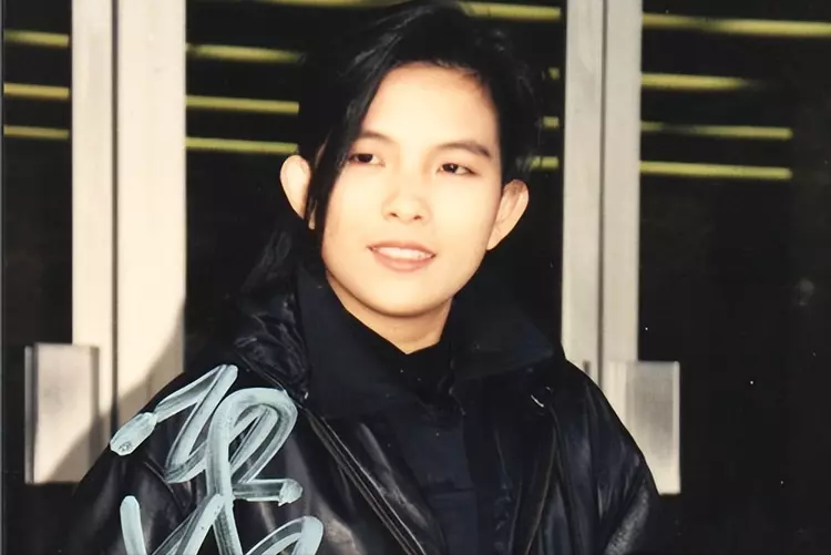 她曾与艳星同居2年，公开热吻洋妞，如今54岁坦白：我男女通吃