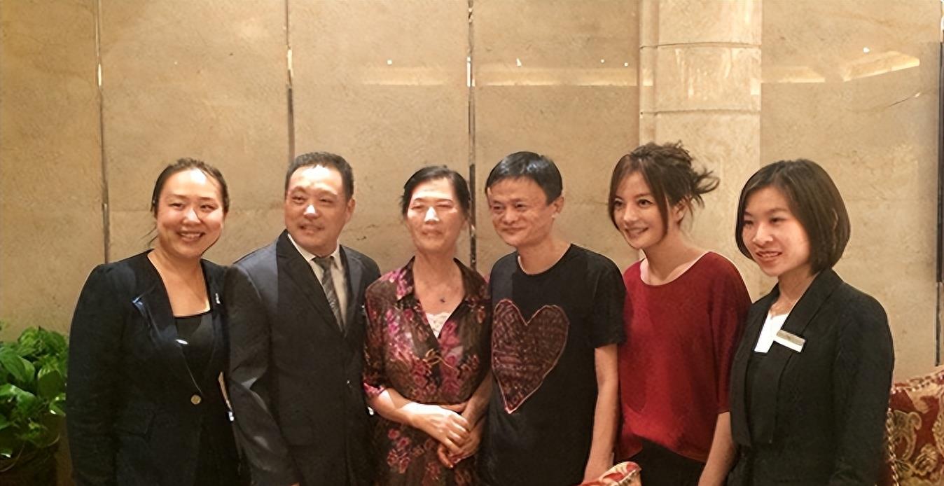 杨紫琼与光明会关系密切，多个实锤被扒出！赵大眼疑似也是成员之一