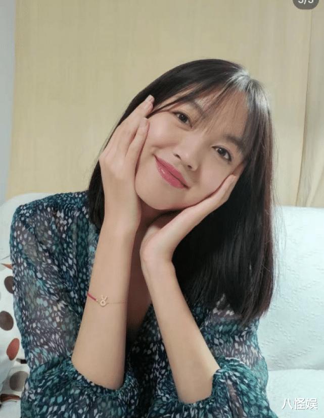 张梓琳|张梓琳新年首晒小女儿,一岁半Jocelyn露正脸像妈妈,身高好惹眼