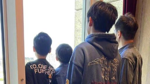 林志颖夫妇为儿子庆生，14岁kimi瘦好多，身高超爸妈近一米八