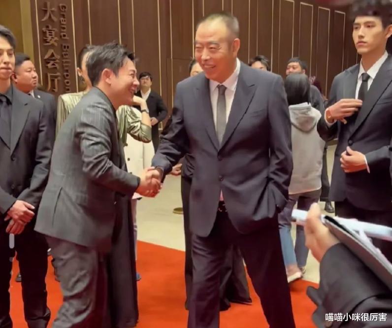 朱珠|芭莎慈善夜，36岁的赵丽颖，给所有女明星好好上了一课