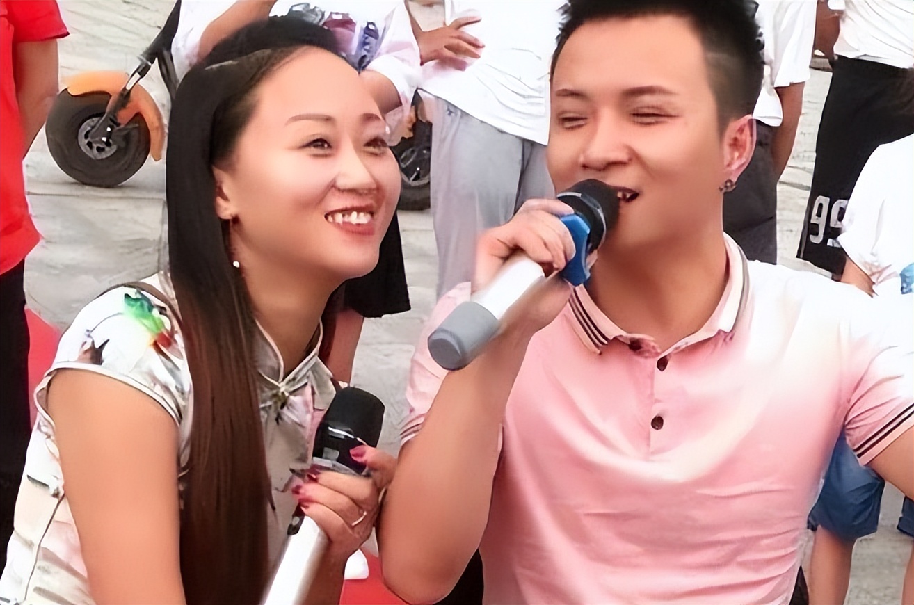 “连体夫妇”走红后,无腿丈夫抛妻弃子另寻他欢,现状令人唏嘘