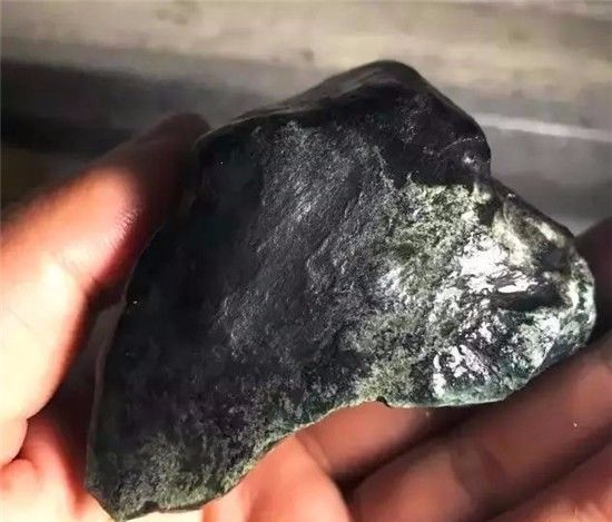 翡翠原石的“油性”到底是什么意思??