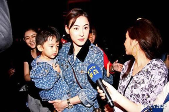 张柏芝身体康复，右肩缠满绷带脖子贴着膏药，身体僵硬不敢动