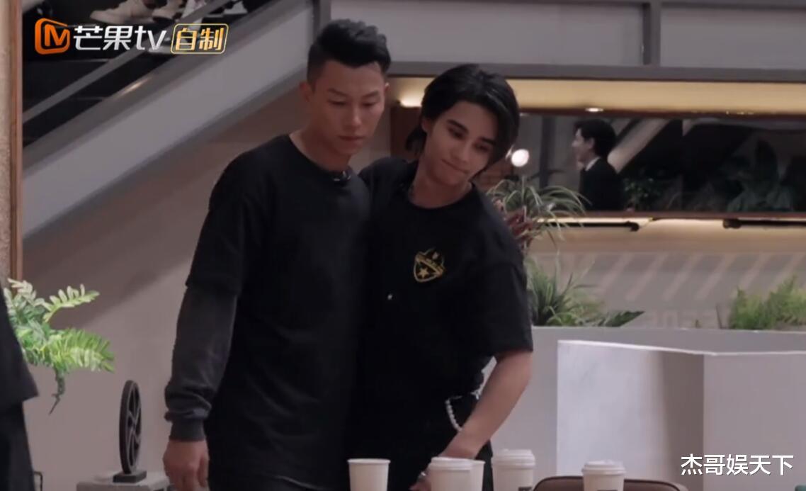 《披哥》二公分组,4人暖心,1人不守承诺,2人尴尬,1人成工具人