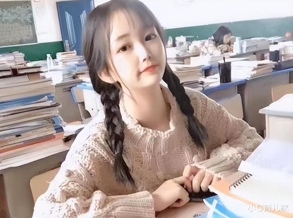 刘海 初中女生自认为很好看的几种行为，鲶鱼须成标配，第三个更难理解