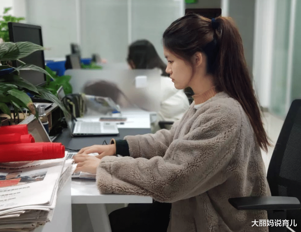 阿玛尼|一公司招聘实习生月薪300,网友:打发要饭的?“白嫖”毕业生?