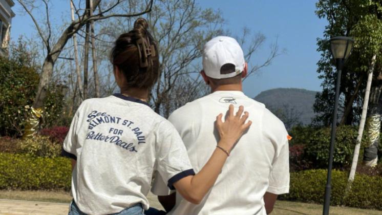 何润东|47岁何润东庆结婚7周年！聚少离多至今未育，妻子移居内地陪他