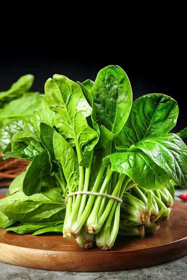 半盘拌黄瓜下肚竟进了ICU？夏天用这5种食材做凉拌菜，千万注意！