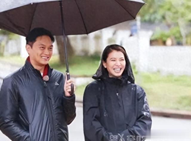 张智霖评论区沦陷:无爱的婚姻真可怕,自爆不用避孕套,1年吻1次