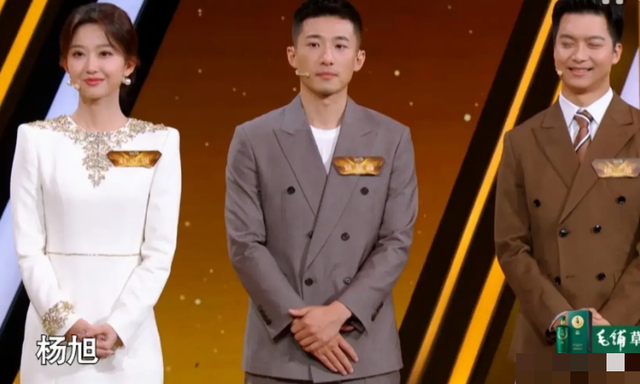 这一夜,央视全体选手的“失控”,成了提词器主持人的“教科书”