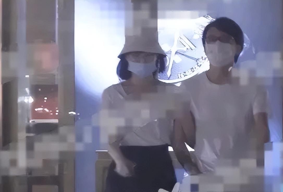 黄龄|二字女歌手给大叔型男演员当小三，在化妆间被男友当场捉奸