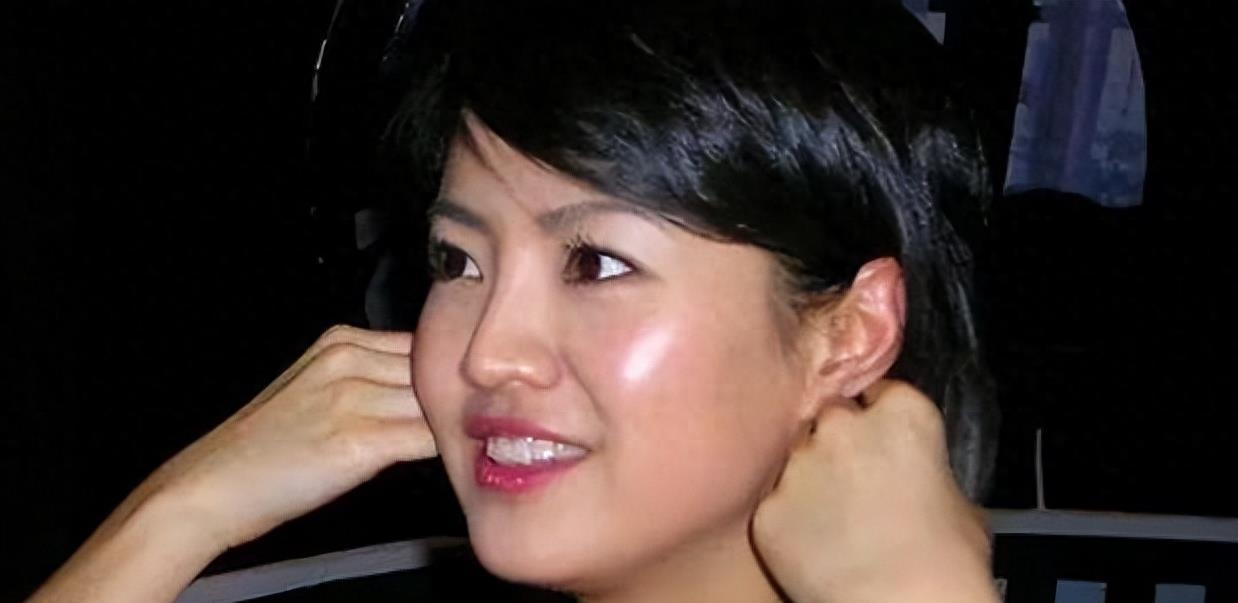 她曾是央视最美主持人,与撒贝宁同居4年,回头却爱上了一个富二代