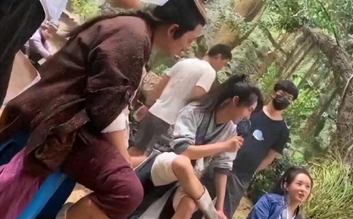 裸替一天8000元，床戏、吻戏全都是真的，揭秘20万群演的真实状况！