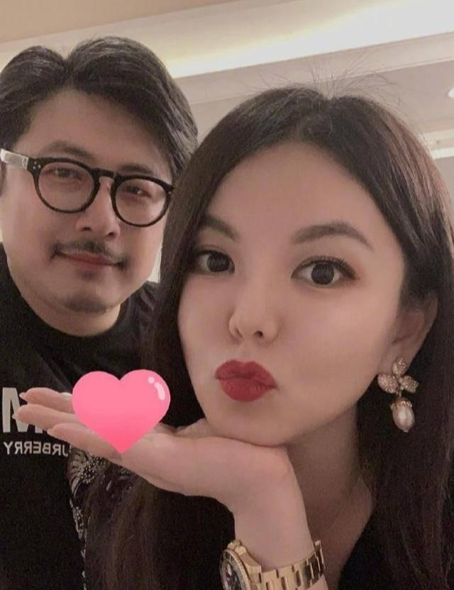 李湘前夫王岳伦,老牛吃嫩草,找了个跟自己女儿年纪相仿的小姑娘