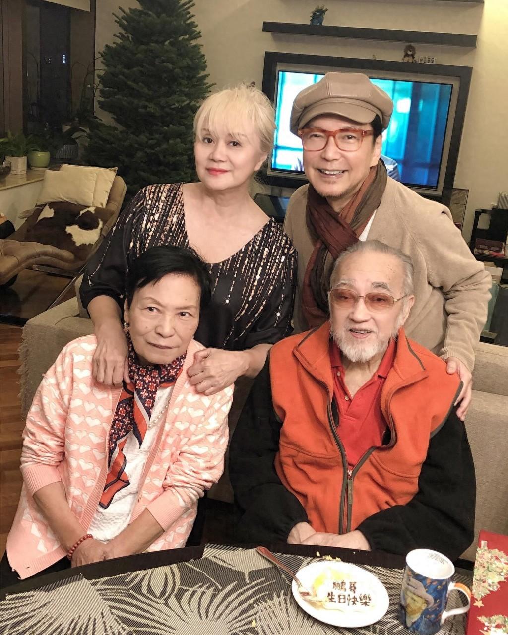 82岁知名港星庆生!容光焕发精神好,妻儿都在海外获一众明星陪伴
