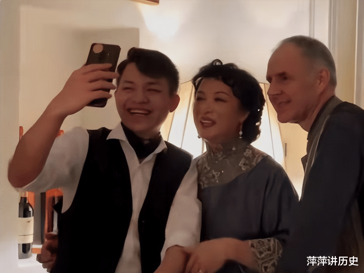 生儿不如养儿！20年前金星领养的三个孩子，如今怎样了！