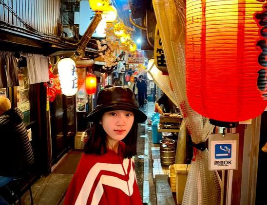 吴尊|吴尊全家到日本游玩,儿子背万元奢侈品包,林丽莹变胖疑似怀三胎