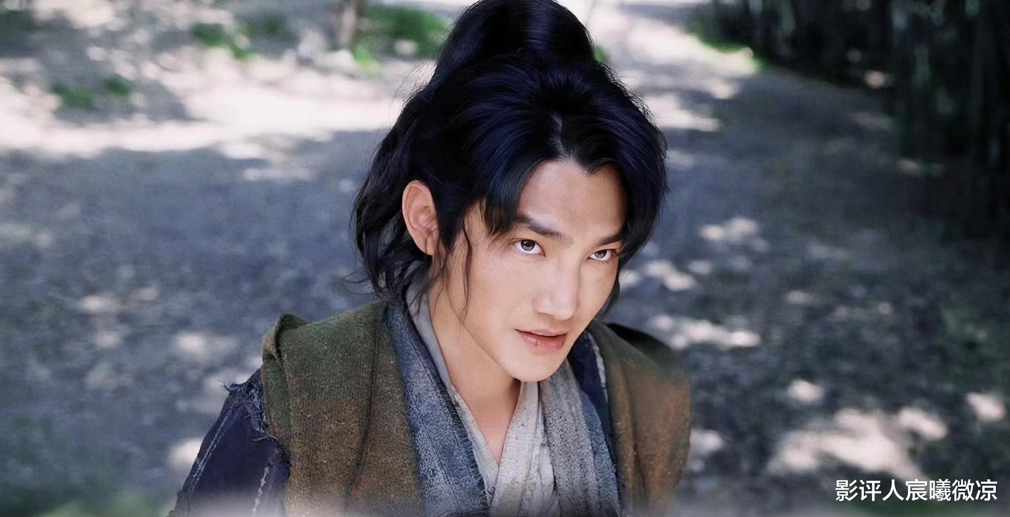 男演员的长相也很重要,将28岁的蒋龙与26岁张凌赫对比,差距一目了然