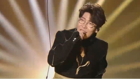 跨年看点:薛之谦演唱事故,谢娜哭了,宋茜王鹤棣亲了?许嵩求婚