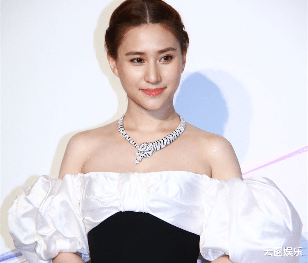 何超莲|蔡卓妍证实窦骁下月娶何超莲!婚礼场地曝光太唯美,花188万包场