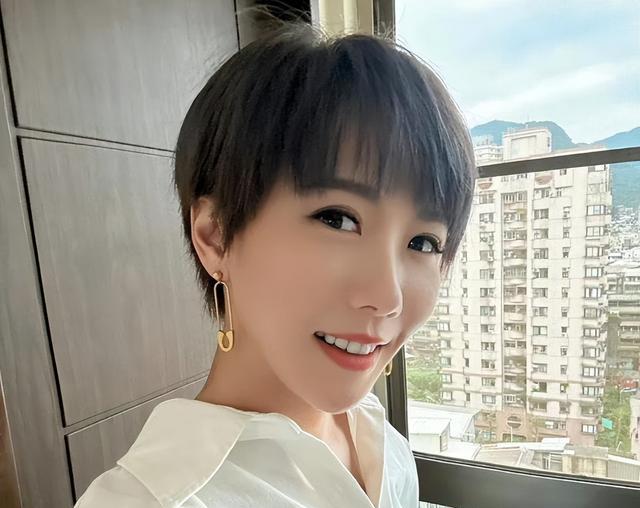 陈建州劲爆黑料被扒：在家门口失禁，与多位明星亲吻，画面太辣眼