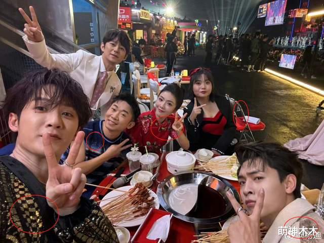 2024年首个名场面!檀健次晒精修图被杨迪原图直出打脸,场面尴尬