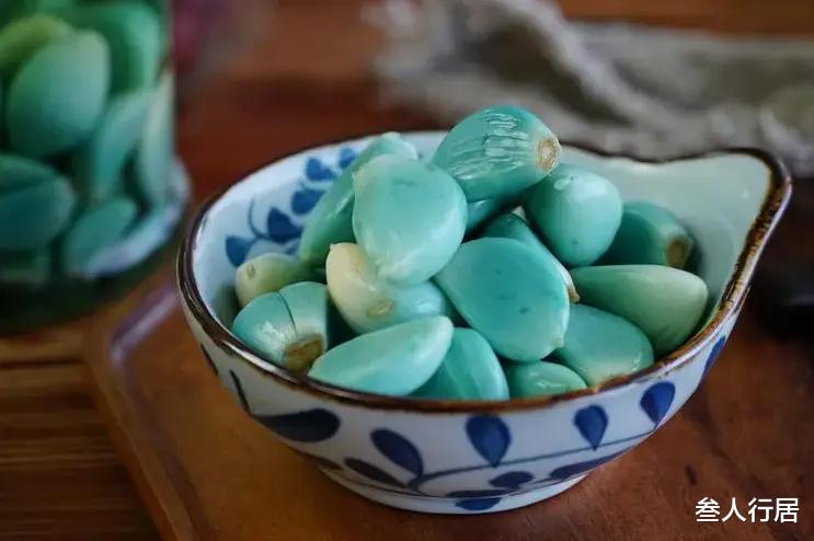 食盐|腌腊八蒜,别只会放醋,牢记3个窍门,一天就变绿,更爽脆不烧心