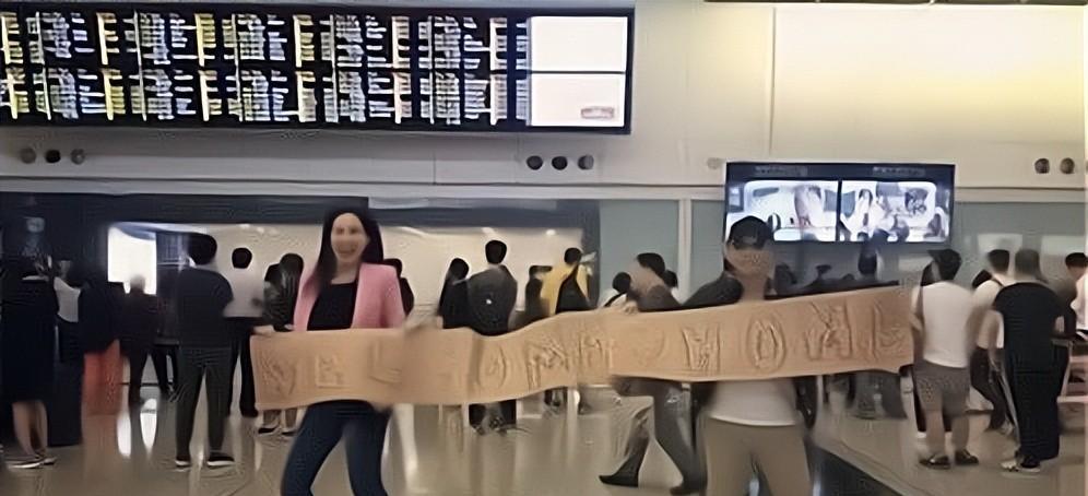 同是甄子丹儿子,把梁静慈生的和汪诗诗生的一对比,差距就出来了!