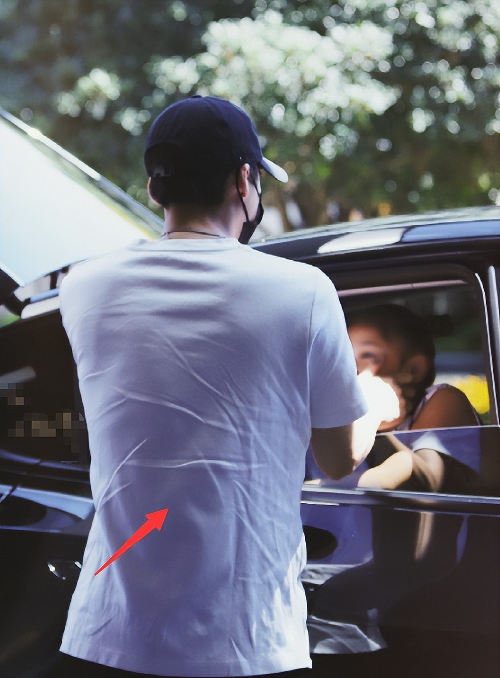 36岁李易峰回北京重新创业,因压力大状态疲惫,瘦得很不健康