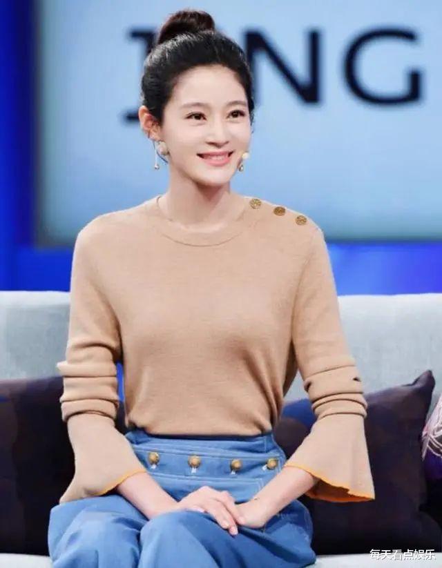 戏里演母子，戏外倒追丈夫5年，婚后生双胞胎，取名“一模一样”