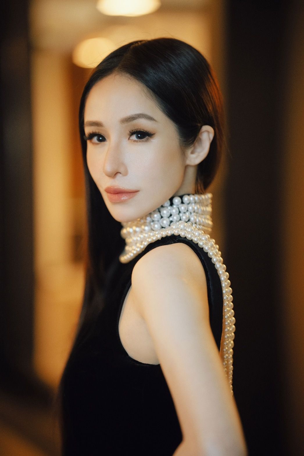 台媒曝萧亚轩新欢！荷兰富二代比她小10岁，其房间有女的专属玩偶