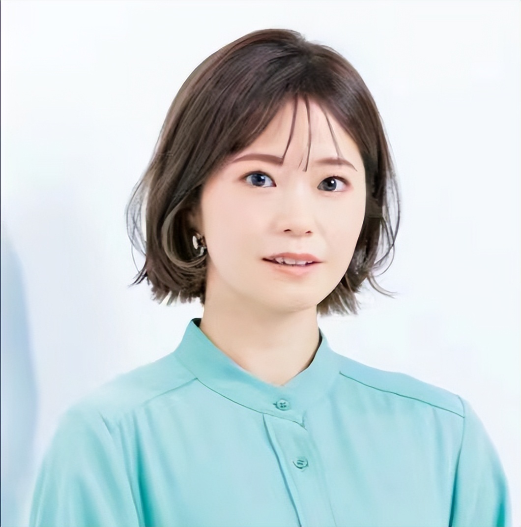 短发 女人到了四十岁，选对发型比长得漂亮更重要，短发和锁骨发最洋气