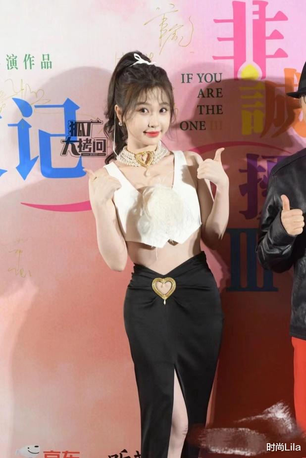 虞书欣《非诚3》首映礼现身,网红千金风又俗又潮,28岁前途堪忧