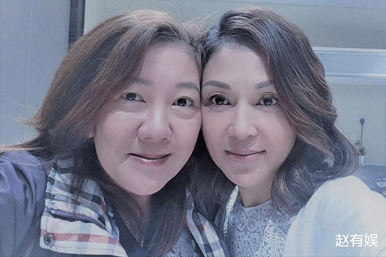 香港知名女星宣布复出,息影25年再拍剧,随富商移居国外连生仨女