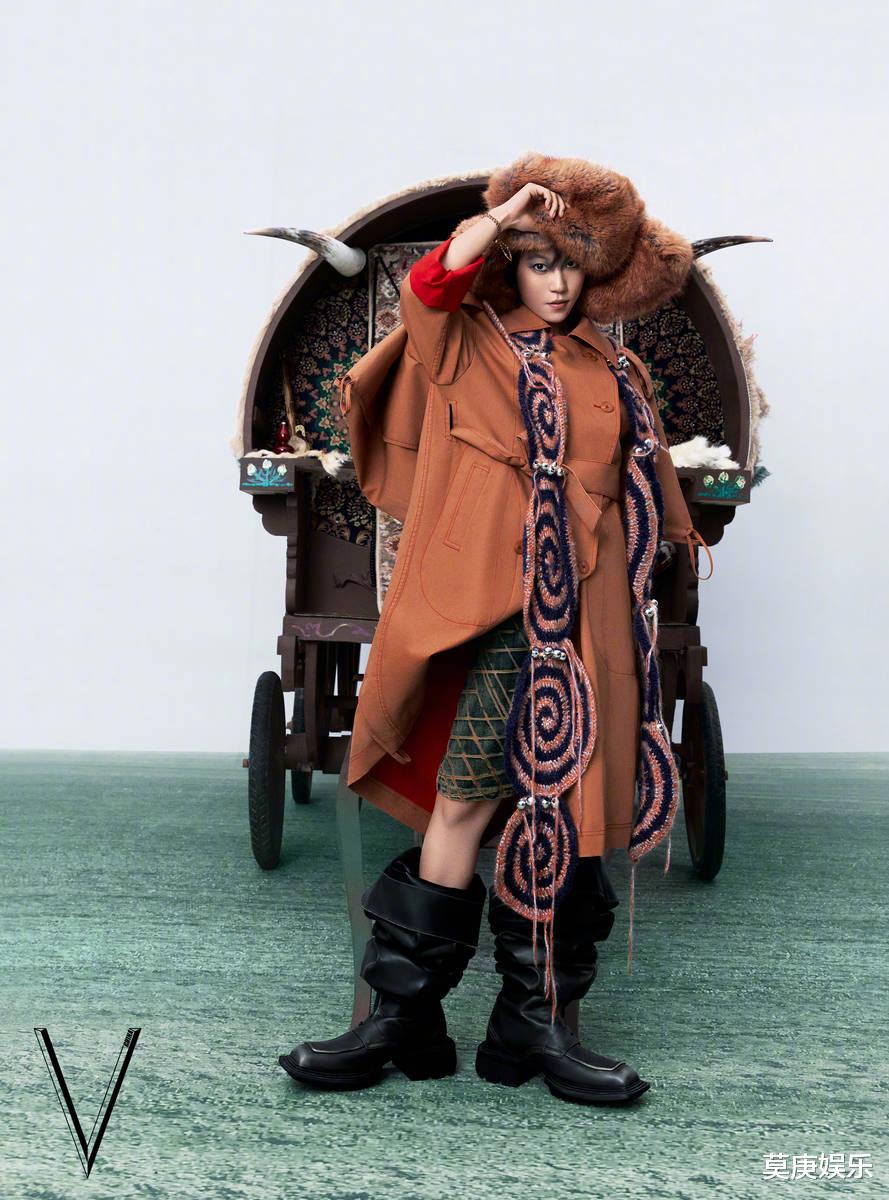 王菲女儿太有个性，嘴唇上“纹”黑线太另类，之前下巴纹身就显眼