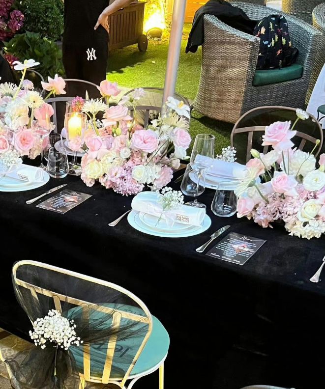 陈晓|陈晓为老婆办生日会,一家三口罕见同框,场面浪漫宛如求婚现场