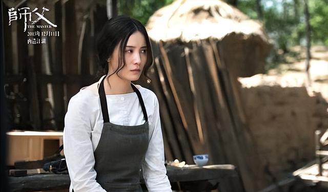 宋佳:靠“吊带”上位,与已婚名导同居,43岁的她活得又酷又飒