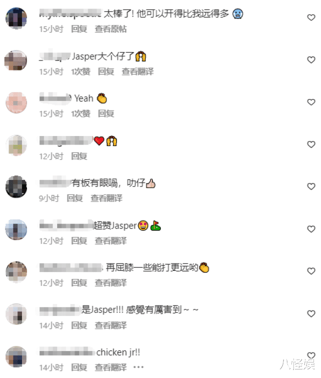 陈小春|陈小春重金培养儿子新爱好,Jasper打高尔夫好帅酷,超大码脚抢镜