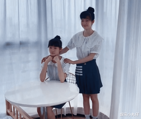 72岁盛海琳携双胞胎女儿拍13岁生日照！化妆惊艳一个像爸一个像妈