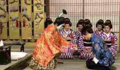 吃饭砸锅！这些“双面人”亲日辱华、立场不明，却还想在中国捞金